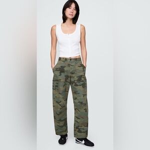 Gap mid rise barrel pant camo print size 10